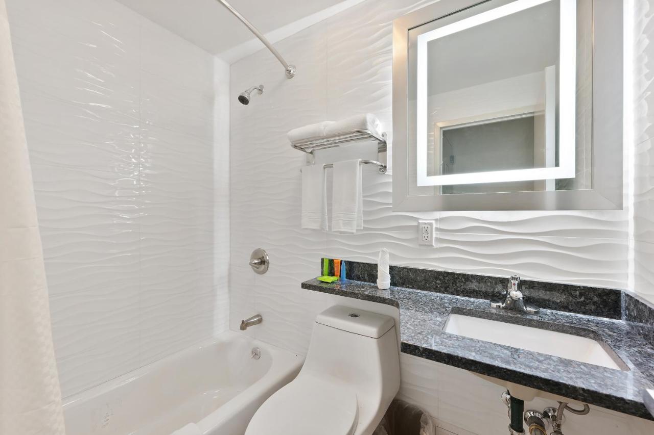 Casa Blanca Hotel Brooklyn นิวยอร์ก ภายนอก รูปภาพ